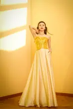 シャンパンゴールドのハイウエストAラインフレアスカート【シンプルデザイン・ミディ丈・甘美なシルエット】