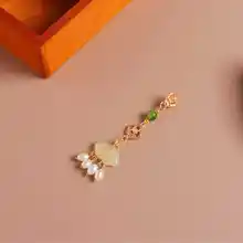 中華風デザインの素朴な刺繍ブローチ【復古スタイル・胸元装飾付き】