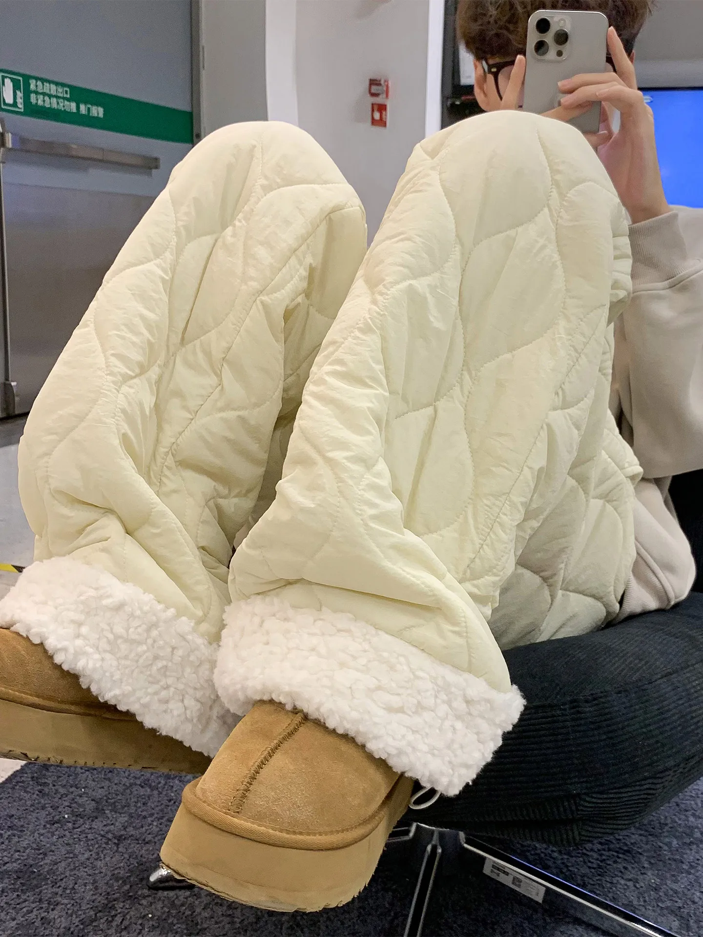 極上の柔らかさの羊毛ブレンド暖かいカジュアルワイドパンツ：冬用のゆったりデザインが実際の着用シーンでどう活用されるか
