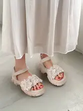 華やかな刺繍花デザインの厚底スポーツサンダル【甘美スタイル・一字ベルト・極上の柔らかさ】