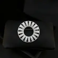 シンプルでおしゃれな円形ブローチ【可愛いデザイン・スーツアクセサリー】