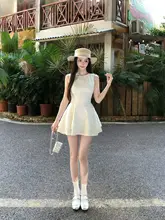 優雅なデザイン！浮彫レース花柄のウエスト絞りドレス【春用・レディース】
