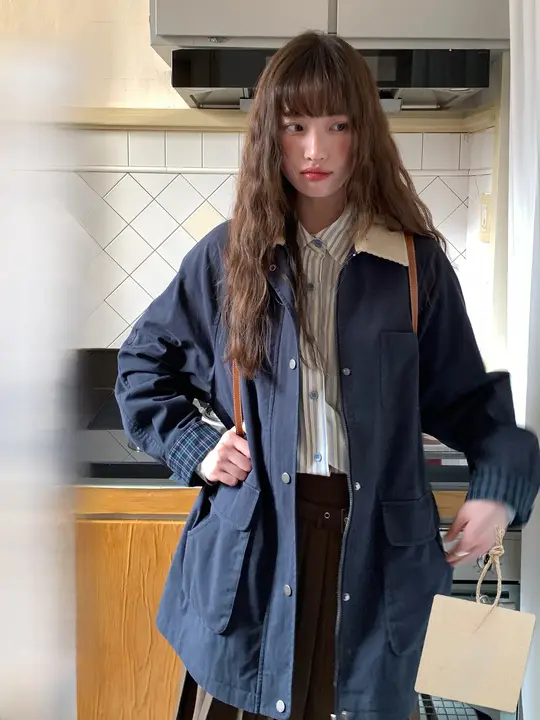 春秋用レトロデザインのカラー切替ポケット付き短丈トレンチコート【女性用・ジッパー付き】