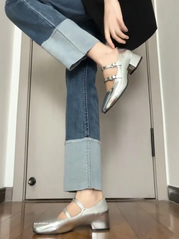 パンプス ストラップ とは？リュー マリージェーンスタイルの実用性と使用シーン