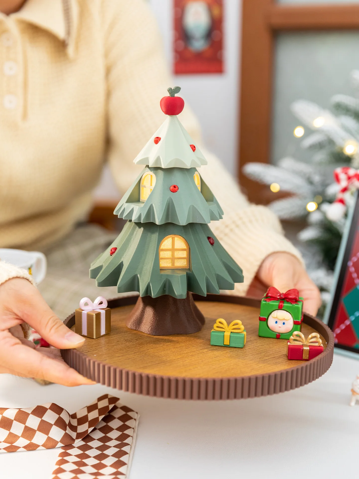 ミニアートクリスマスツリー装飾品：子供向けギフトとしての実用性とデザインのバランス