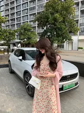 アウターとして便利！ピンクのニットカーディガン【秋向け・中長丈・薄手・キャミソールワンピース合わせ】