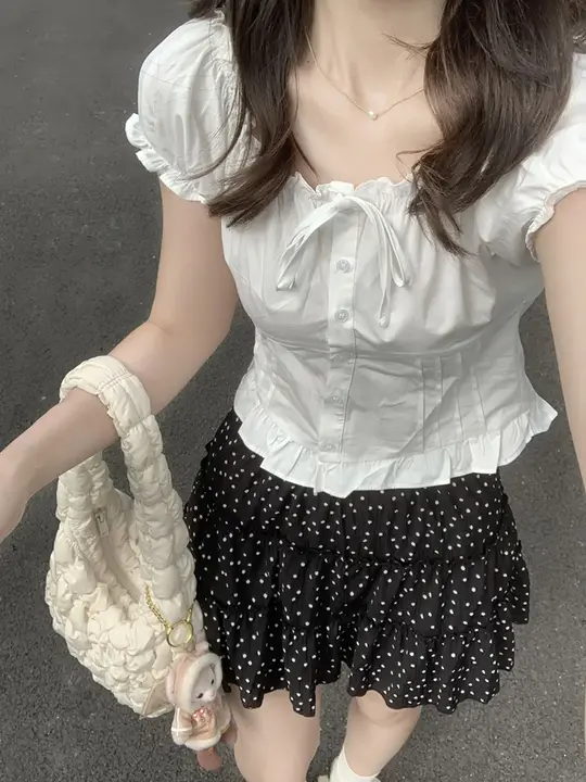フレンチスタイル 白色パフスリーブブラウス【夏用・ウエスト絞り・フリル付き】