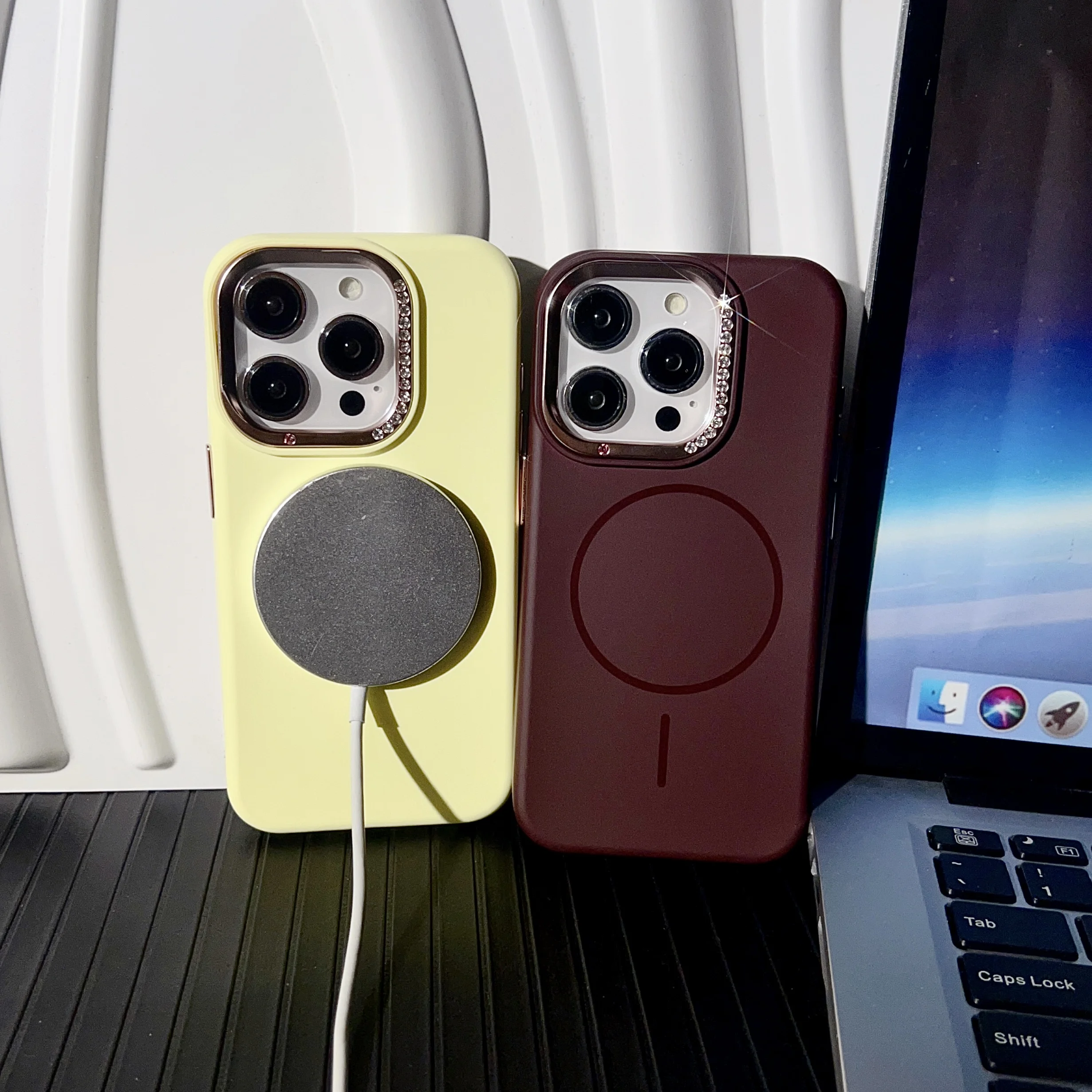 iPhone 15 Pro Maxのケースは、どう選ぶべきか？