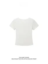 刺繍デザインの半袖Tシャツ【女性用・白・夏向け・フィットなシルエット】