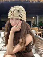 手編みレースデザインの女性用帽子【民族風・甘美なビンテージスタイル・ポンポン付き】
