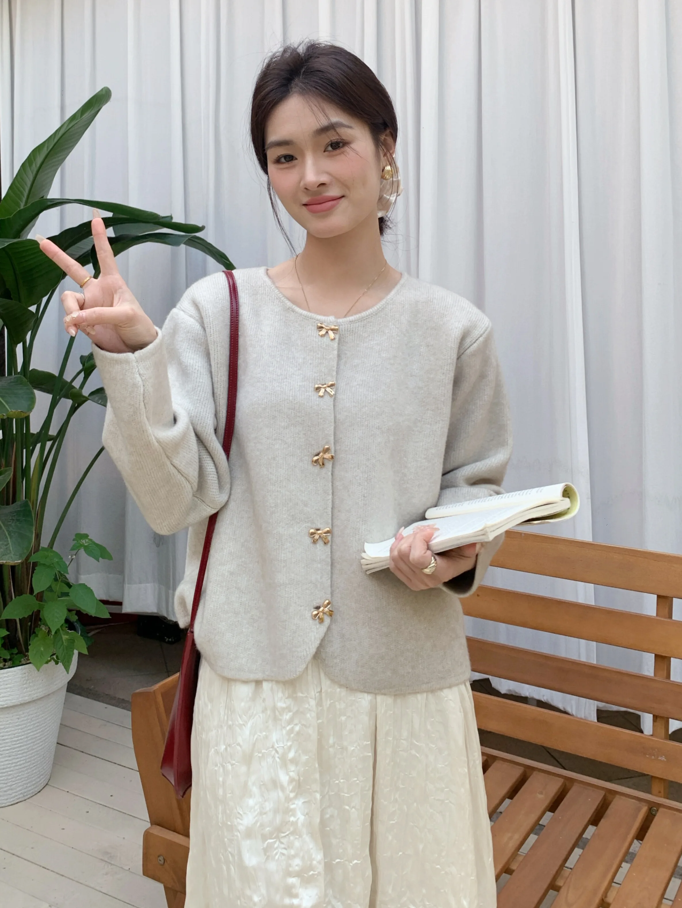 ママコーデの基本スタイルとは？花柄ニットカーディガンで気分を整える完全ガイド