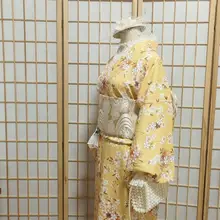少女用浴衣【白鹅绒花柄・抗皺素材・伝統的な和服】