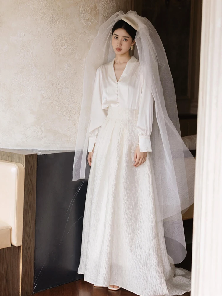 洗練されたデザインの長袖婚約者用ドレス【法式サテン・シンプル・高級感・秋用】