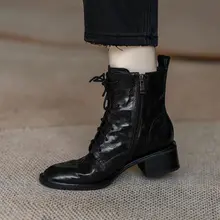 トレンドのレディースレースアップショートブーツ【ソフトラムスキン・太ヒール・英倫風】