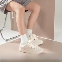 スエードの秋冬用スニーカー【アイボリー・ユニセックス・スケートボード対応】