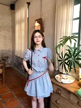 甘美な学院風デザインの小翻領アシンメトリーチェックシャツワンピース