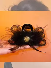 ブラックリボンとフェザーデザインのヘアクリップ【上品なスタイル・シュリンプクリップ】