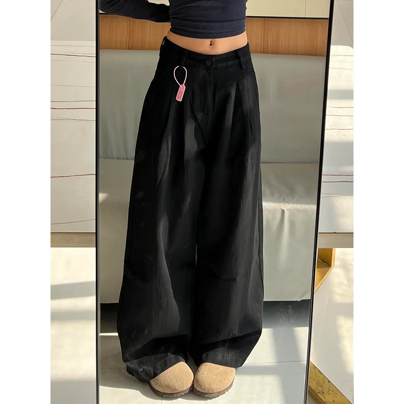 高身長向けの黒色プリーツワイドデニムパンツ【ハイウエスト・ゆったりシルエット・裾が引きずるデザイン】（セットアップ対応）