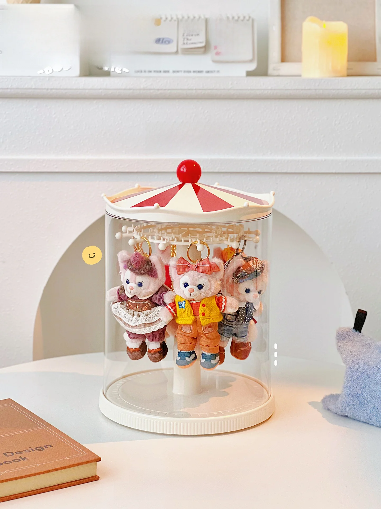 回転式ディズニーフィギュア展示ラック：透明構造による埃防止と収納効率の最適化