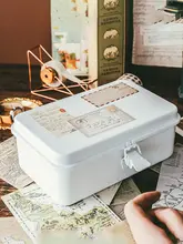 シンプルな白色デスク用防塵収納ボックス【アンティーク風・アイロン製・文具・スキンケアアイテム用】