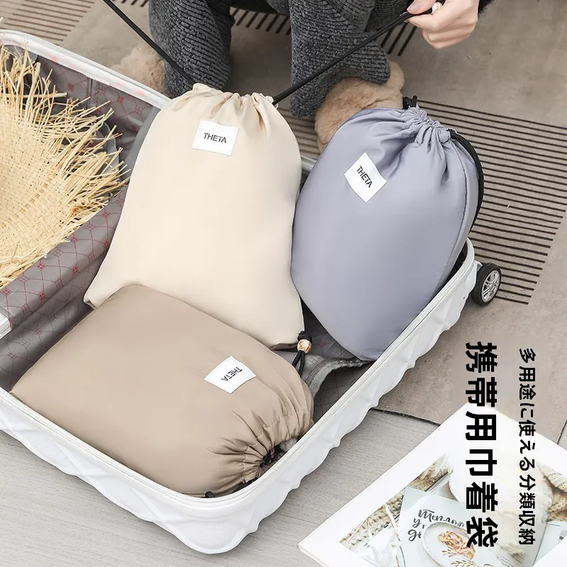 旅行用収納バッグ：大容量・防塵・仕分け整理で1泊2日出張の荷物を効率的に管理