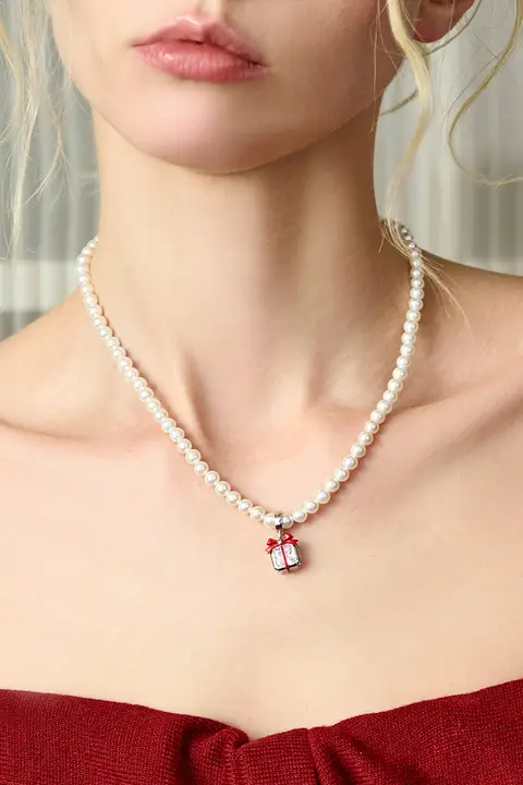 人造珍珠のネックレス【シンプルデザイン・女性用・高級感あり】