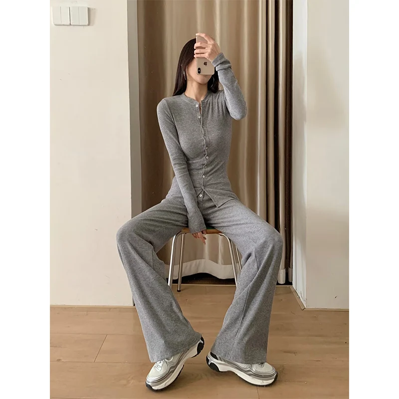 カーディガン パンツ 2wayセット：メタルボタンとしわ加工が実用性を高める