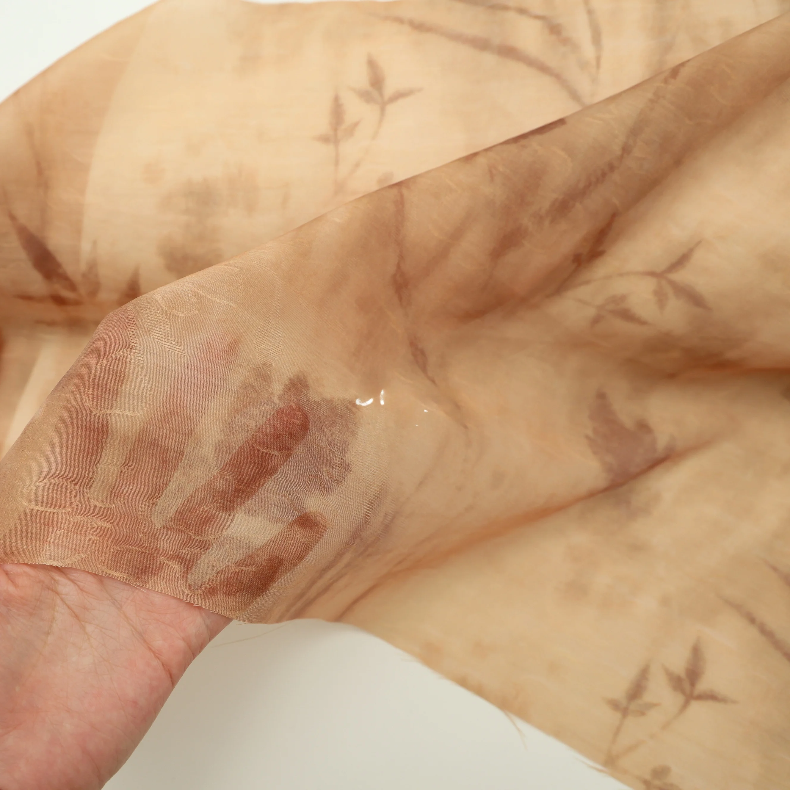 薄手透け感のテクスチャーを実現したカラメルブラウン葉柄染め天絲生地【漢服用】