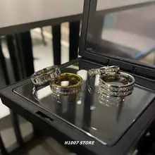 全体に埋め込まれたストーンのチタン製リング【色落ちしない・ユニセックス・おしゃれなデザイン】