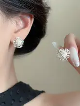 デザインフラワーイヤリング【軽やかな雰囲気・穴あけ不要】