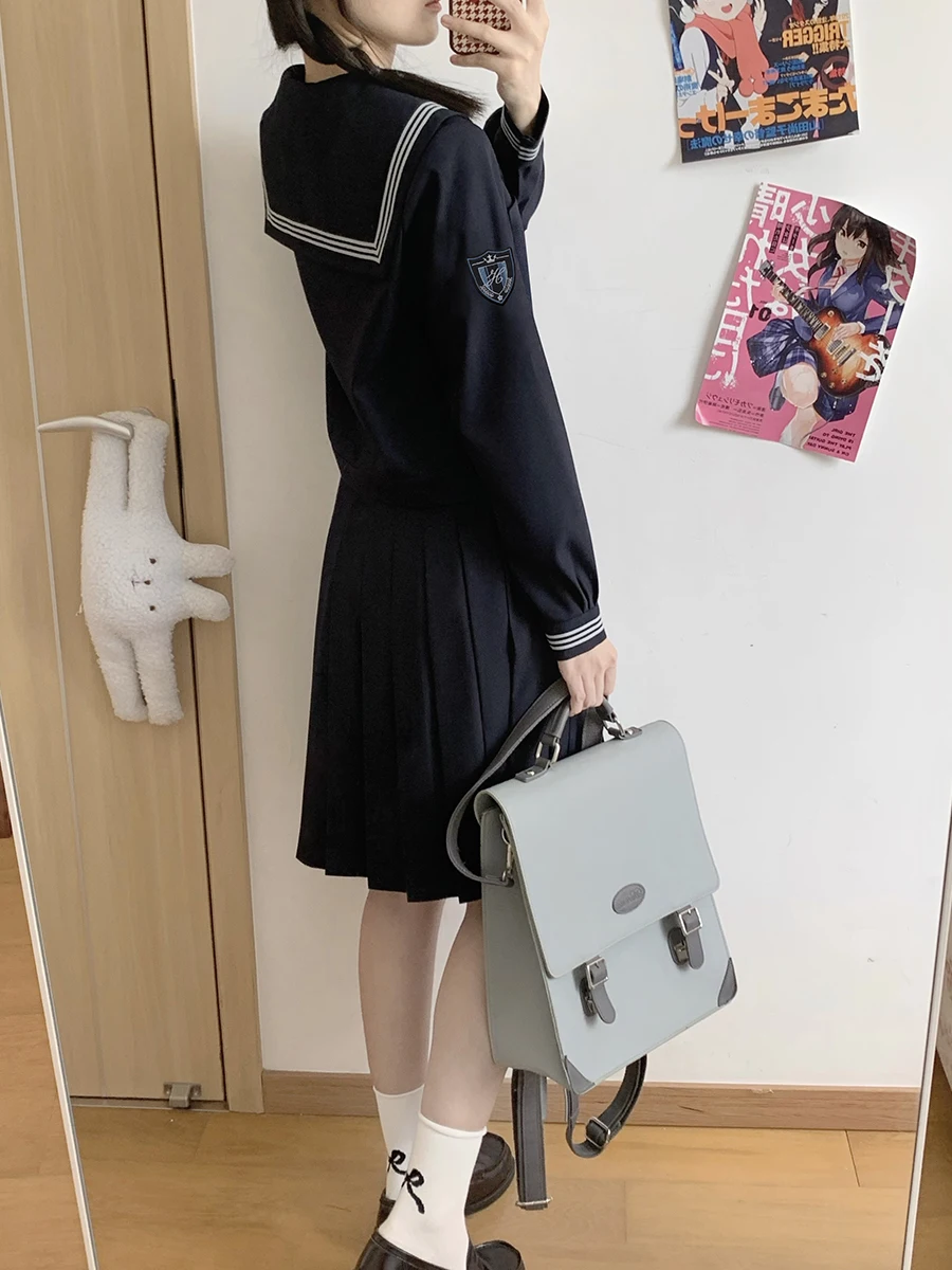 長袖JK制服のセーラー服グレー：秋期向け女子用セットアップの実用性と素材特性