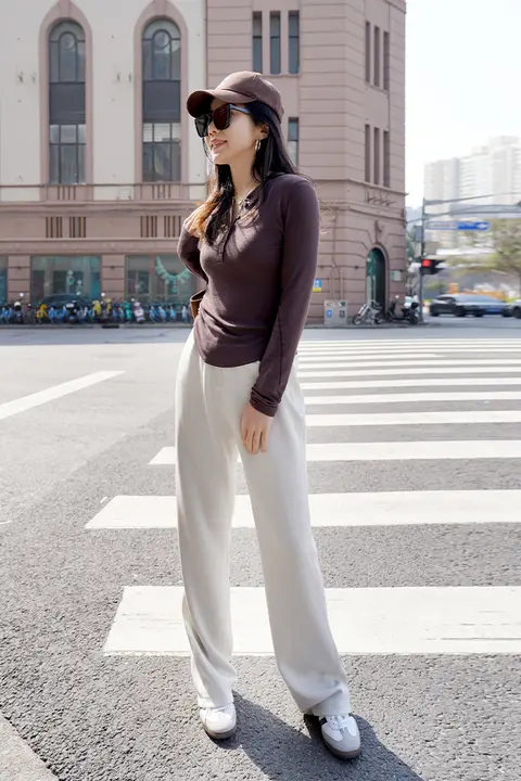 BZZN モダール素材 半開きネックの長袖Tシャツ【女性用・高ストレッチ・シンプルデザイン】