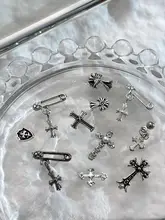 レトロなクロスデザインのネイルアート用装飾品【パンク風・スタッズ付き】