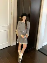 バイカラーウールカーディガンとフリルスカート【女性用・リボンブローチ  付き・スリムフィット】（セットアップ対応）