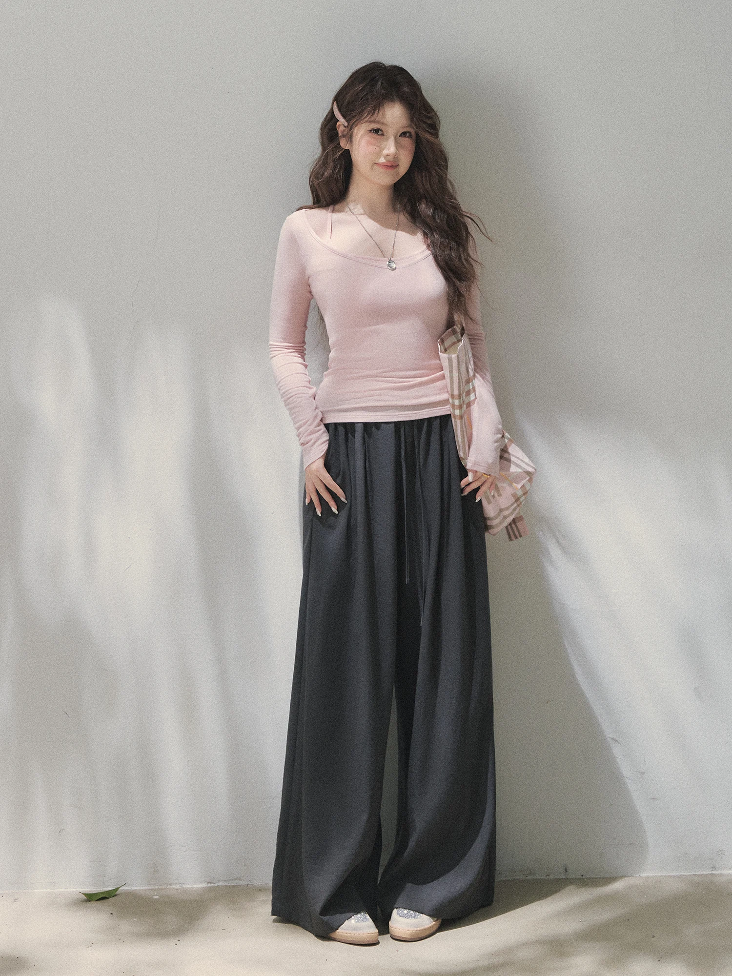 小柄ぽっちゃりさんにとって、通勤コーデの悩みは「バランス」なのか？