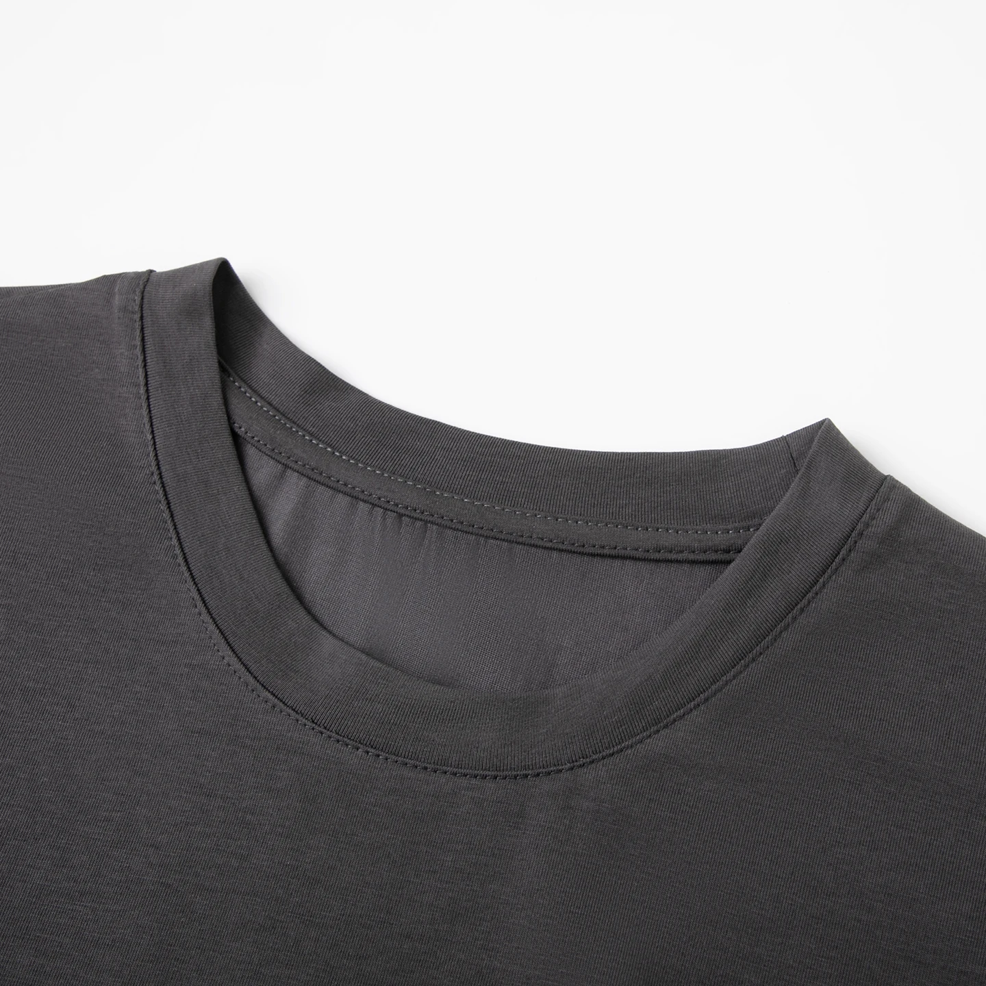 ロンティーTシャツを重ね着するなら、どうやって着こなすのがおすすめ？