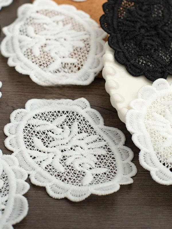 オーバル型刺繍布パッチ ブラック＆ホワイトレース小花 ハンドメイド装飾の使い方と実用性