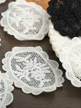 オーバル型刺繍布パッチ【ブラック＆ホワイト・レース小花・ハンドメイド・装飾用】