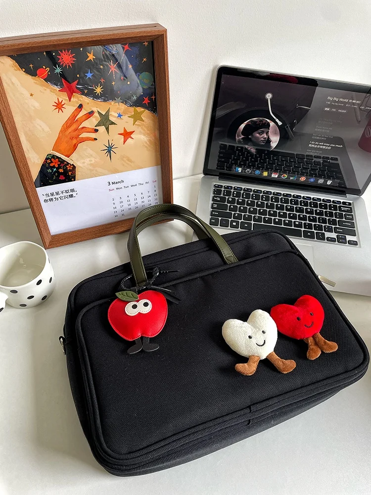 ノートパソコンが入るバッグ レディース おすすめモデル：デザインが可愛い！アップルハートトートバッグ