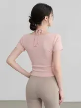 女性用 ヨガウェア風デザインのTシャツ【ブラ付き・大きめネック・フィットネス用】（セットアップ対応）