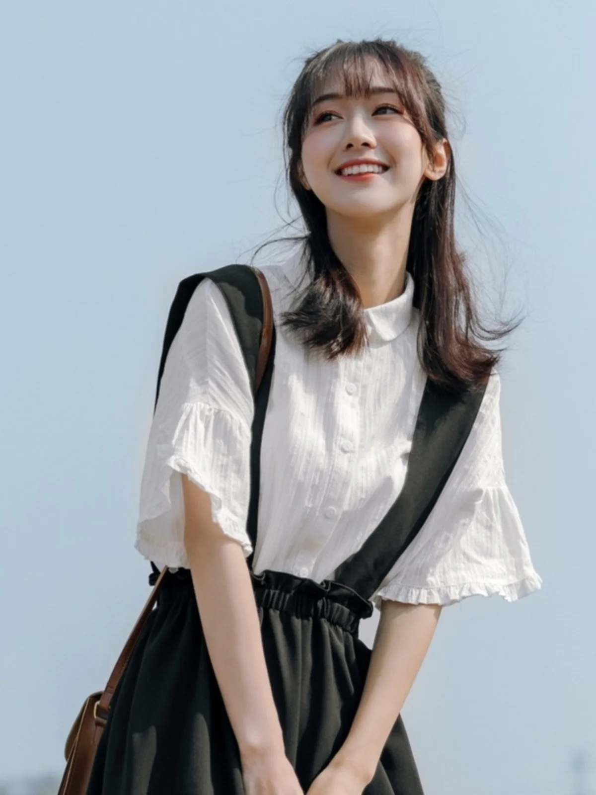 明るい服を選ぶときに迷うなら、この1着で解決できる？