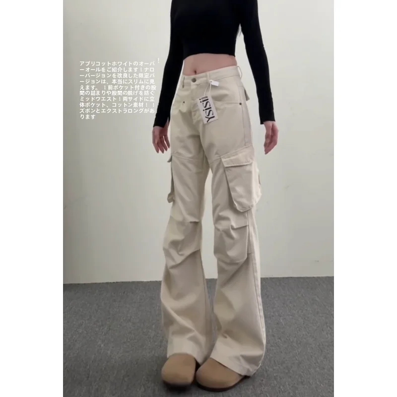 きれいめカーゴパンツは、通勤スタイルにどう着るべき？
