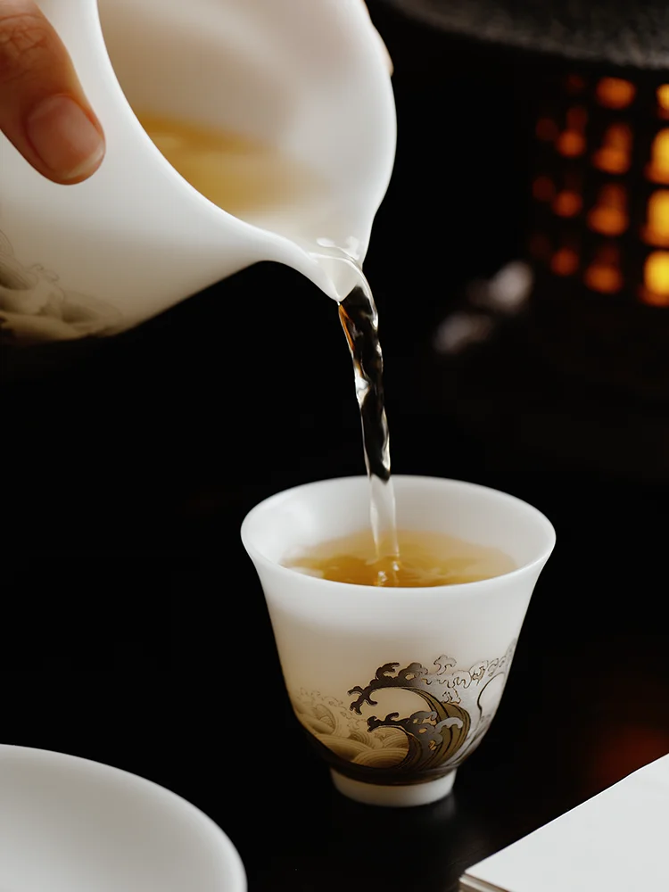 高級磁器製観潮デザインの茶杯：ホワイトデー・結婚祝いに最適なささやかなプレゼント
