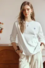 フレンチデザイン刺繍入りコットン長袖Tシャツ【女性用・白・クルーネック・カジュアル】