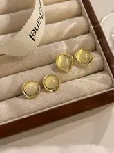 猫目石風ピアス【個性的でおしゃれ・耳たぶに優しい・美しいデザイン】