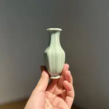 青瓷花瓶【茶席用・瓜棱デザイン・伝統的な仕上げ】