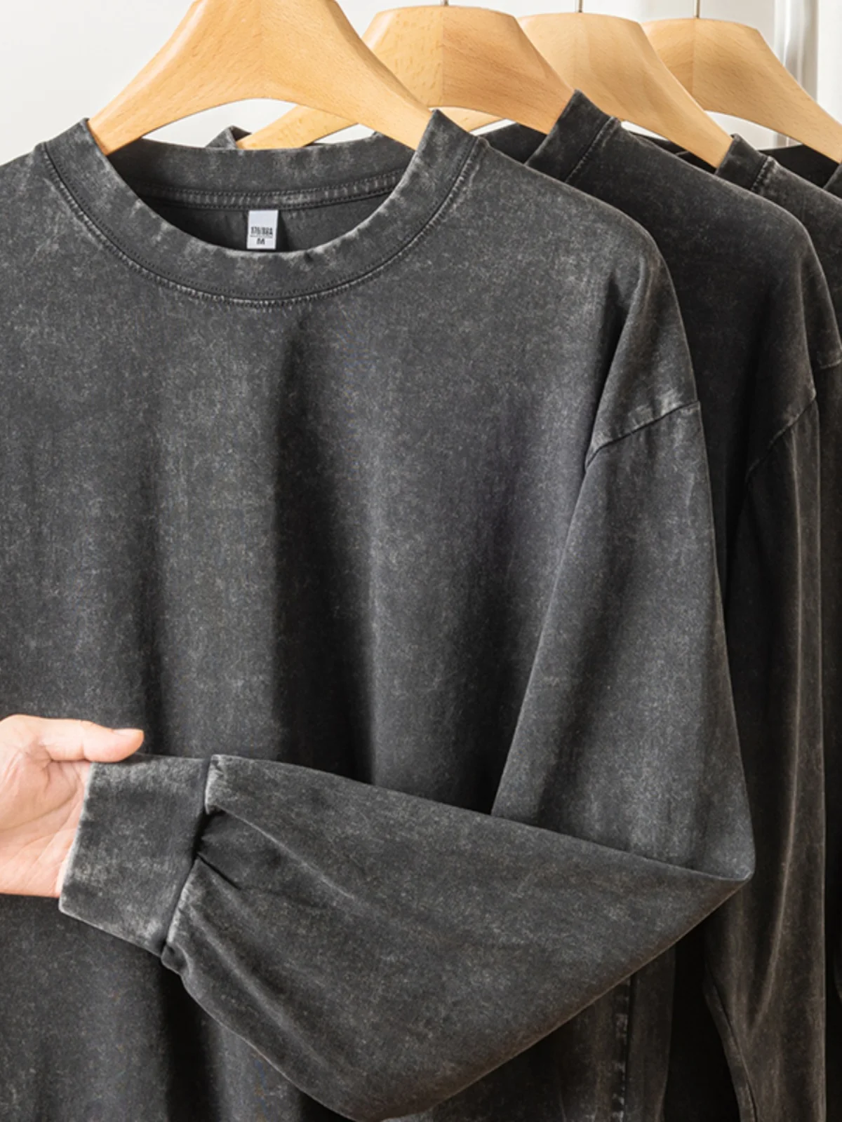 ヴィンテージ加工 スウェットとは？水洗加工ブラックコットンTシャツの実際の特徴と使い方