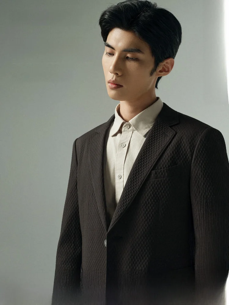 オフィスカジュアル メンズ 20代から50代まで、どんなジャケットが最適？