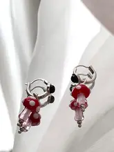 ユニークで可愛いガラス製の小さなキノコピアス【赤色・フックタイプ・個性的】