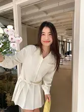 シンプルな黒の長袖シャツドレス【ルーズフィット・プリーツスカート・カジュアル】（セットアップ対応）